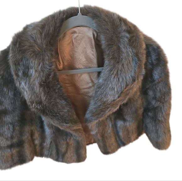 Vintage Fur Short Cape. OS - Picture 4 of 9